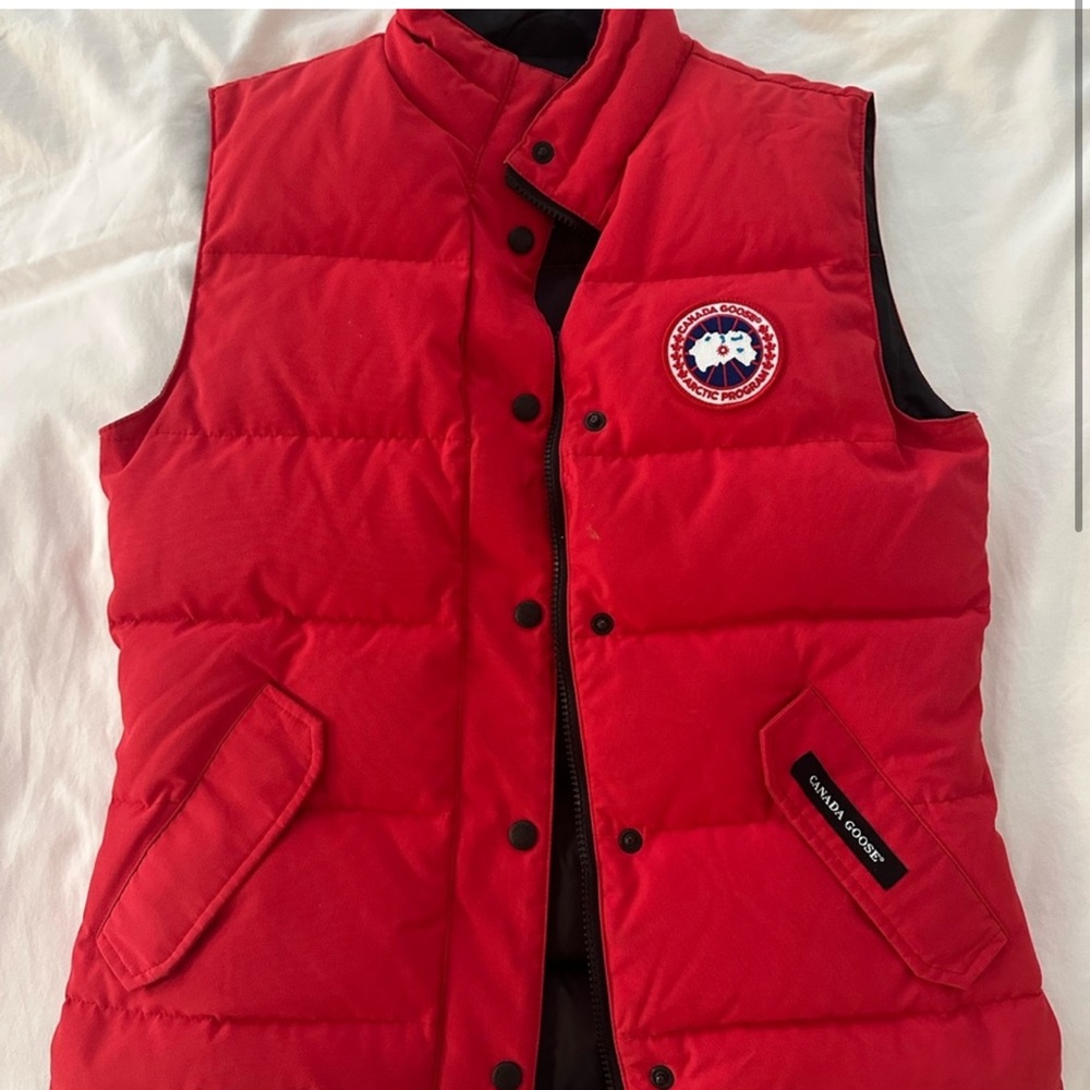 Canada Goose red vest  with Logo